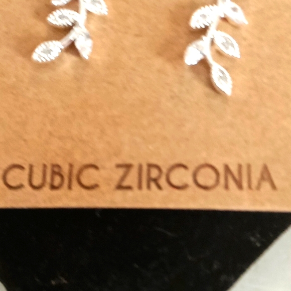 woman's earrings - Picture 4 of 6